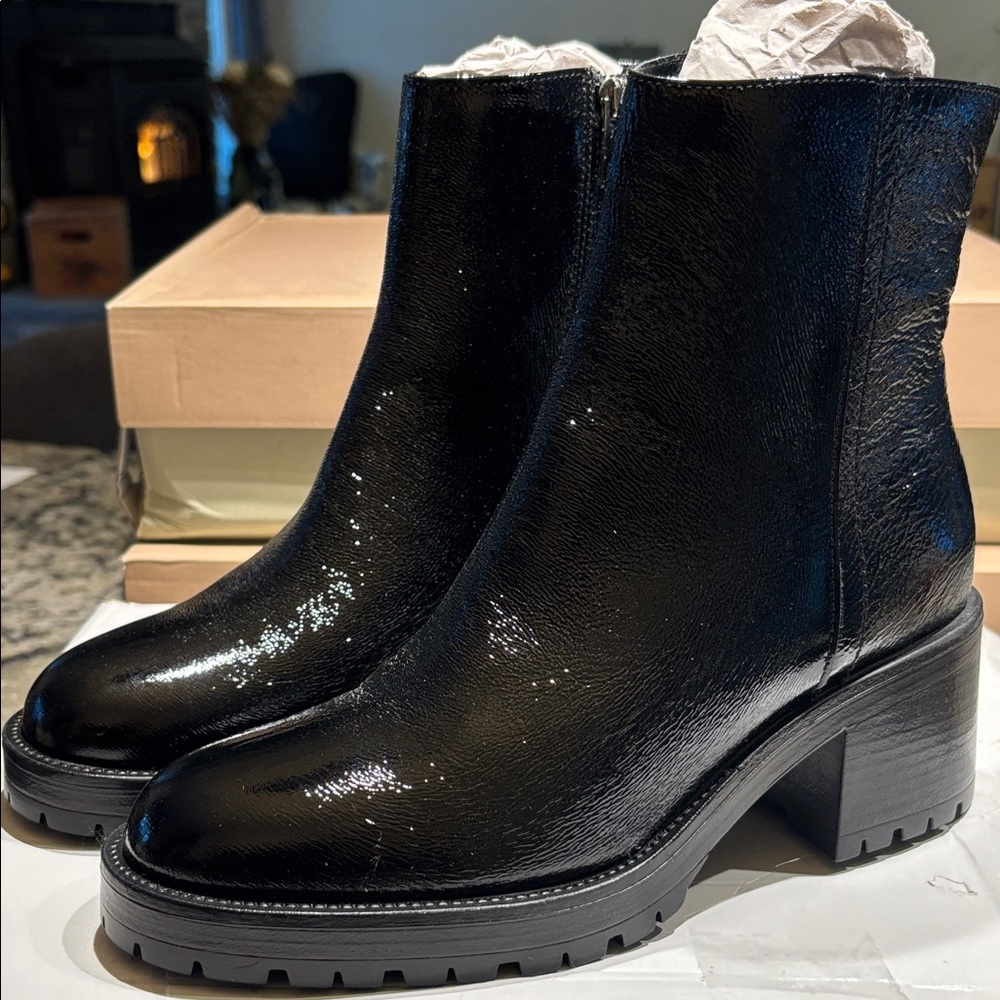 La CANADIENNE Glossy Black Patent Ankle Booties